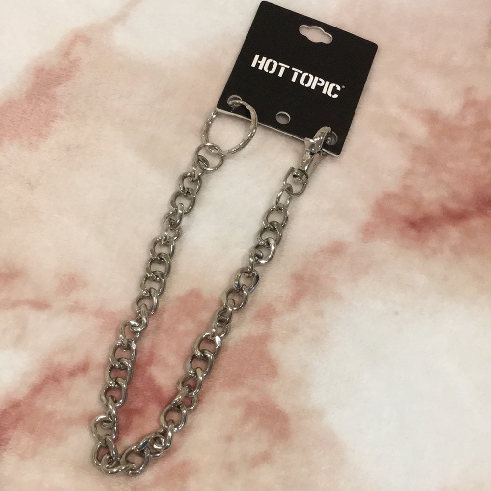 Hot Topic Silver Pocket Chain 16” NWT links 1/2”